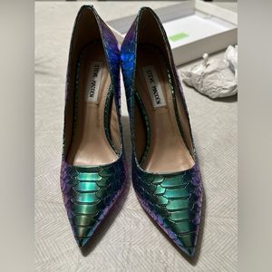 Size 7.5 Steve Madden turquoise snake heels